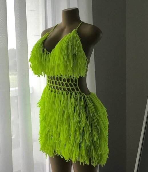 Robe tropicale en crochet couleur néon