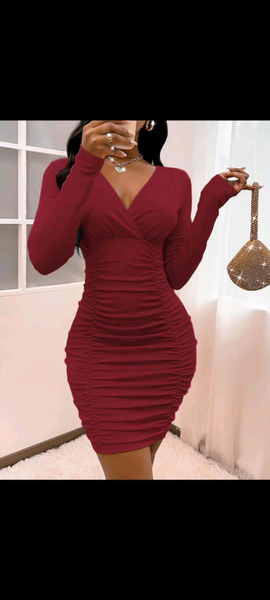 Robe moulante plissée élégante