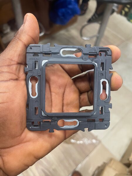 Cadre Legrand Mosaic Réparable