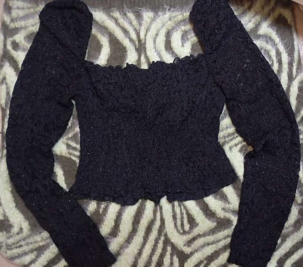 Top en dentelle noire chic