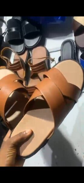 Sandales en cuir marron homme