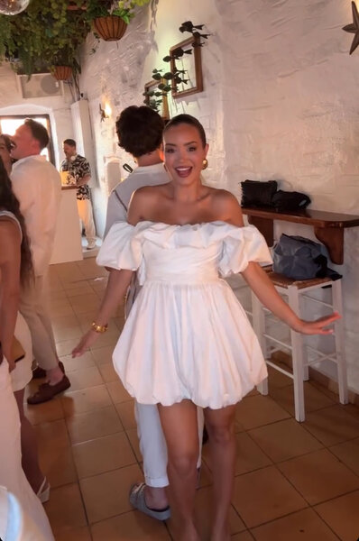 Robe blanche épaules nues