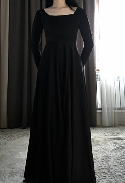 Вечернее черное платье