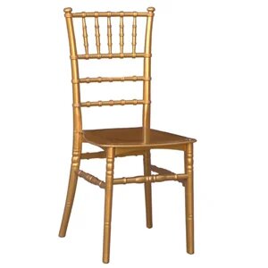 Chaise de banquet dorée