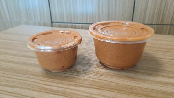 Pot de pâte d'arachide locale