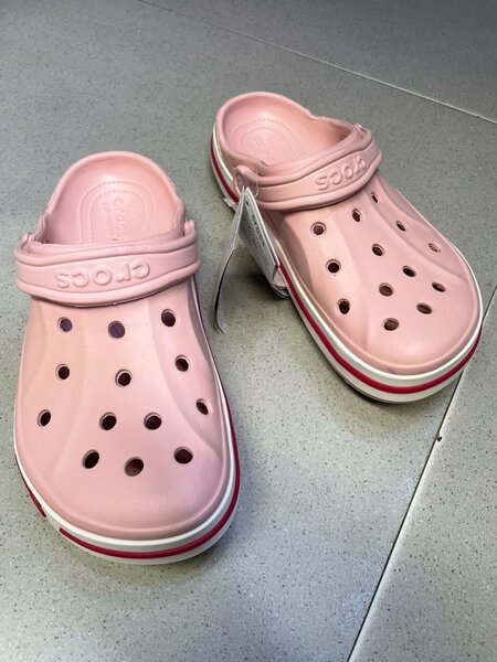 Bata band crocs