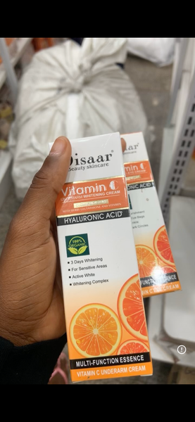 Crème solaire &crème anticerne