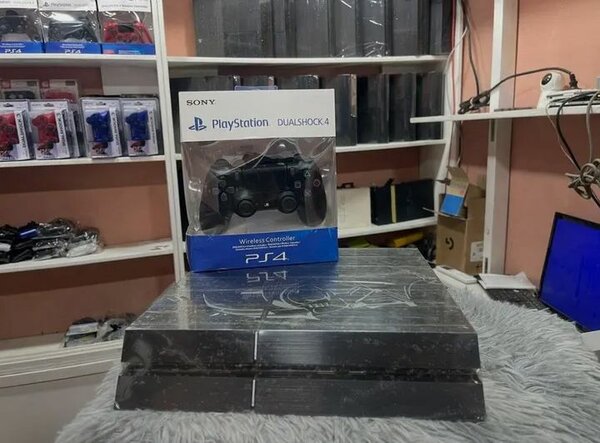 Console Sony PS4 avec Manette