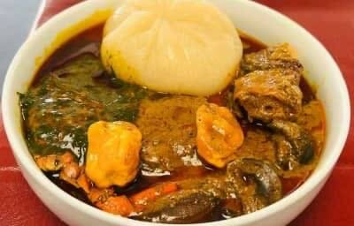 Placali avec de la sauce