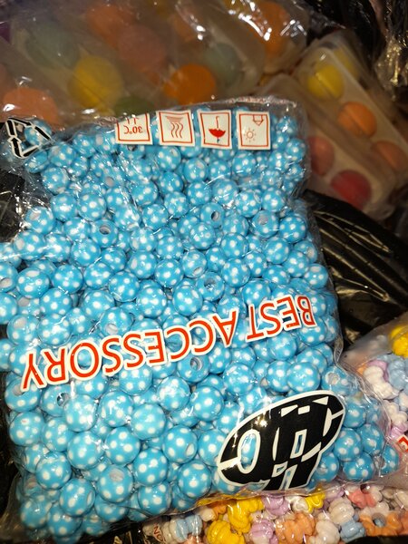 Perles en plastique bleues