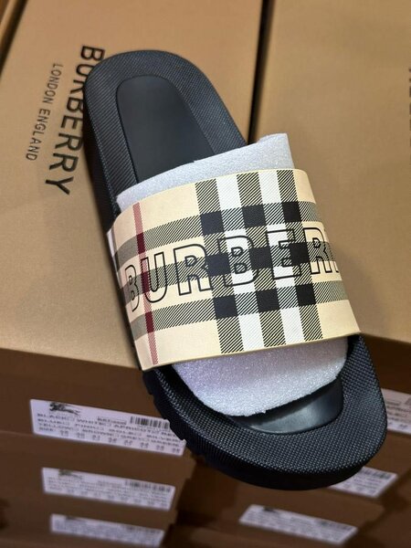 Burberry slippers