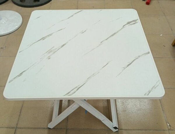 Table pliante et chaises