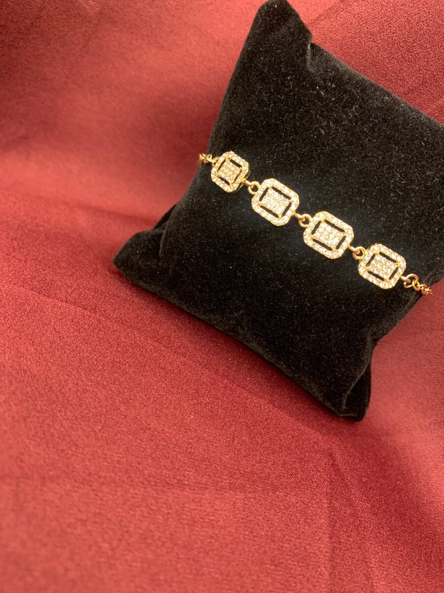 Bracelet en or avec pierres