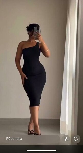 Robe noire sans manches