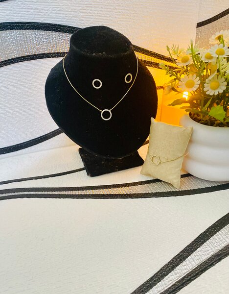 Élégant ensemble montre et bijoux