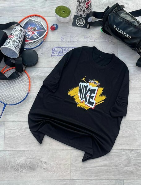 T-shirt graphique moderne homme