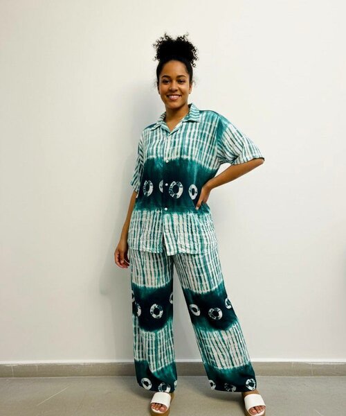 Ensemble féminin ethnique