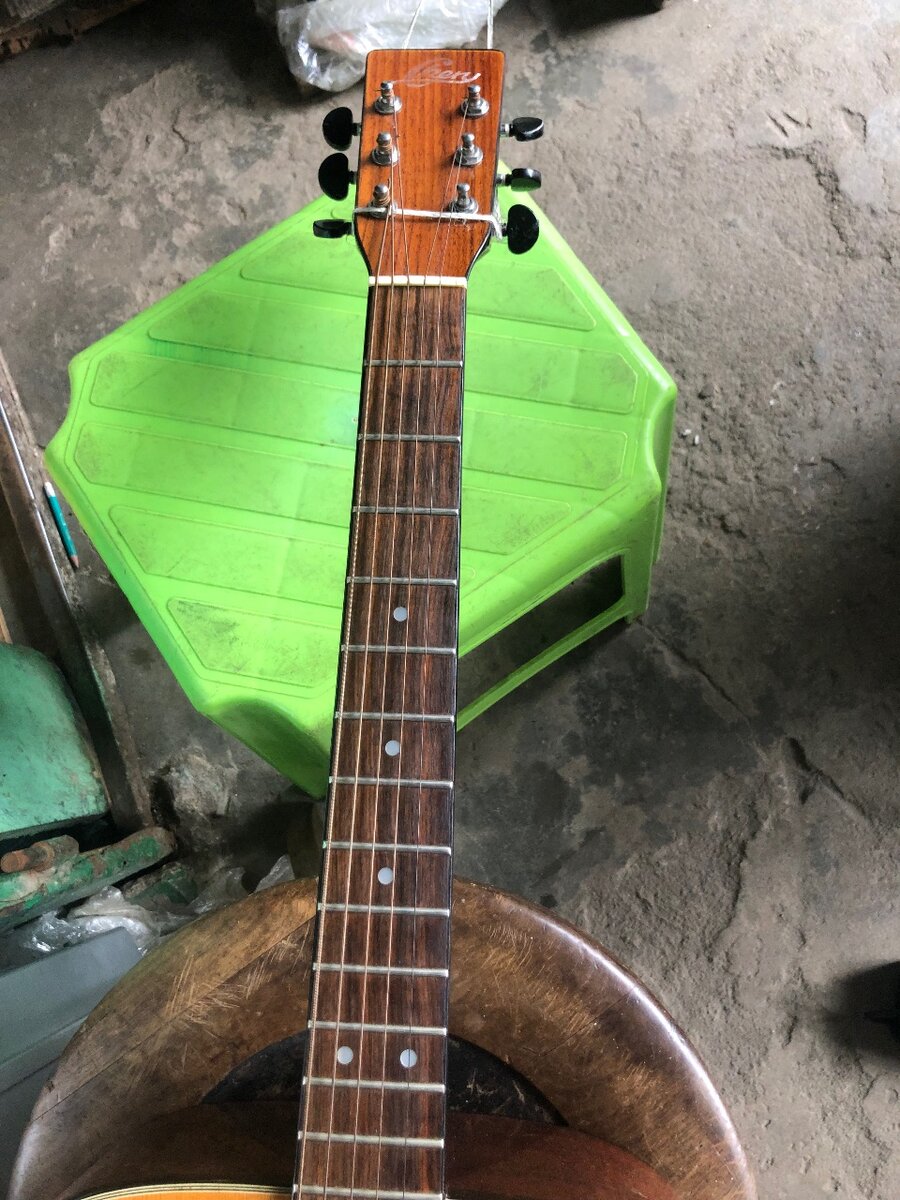 Guitare Electro-acoustique fol