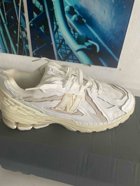 Men's White Running Shoes