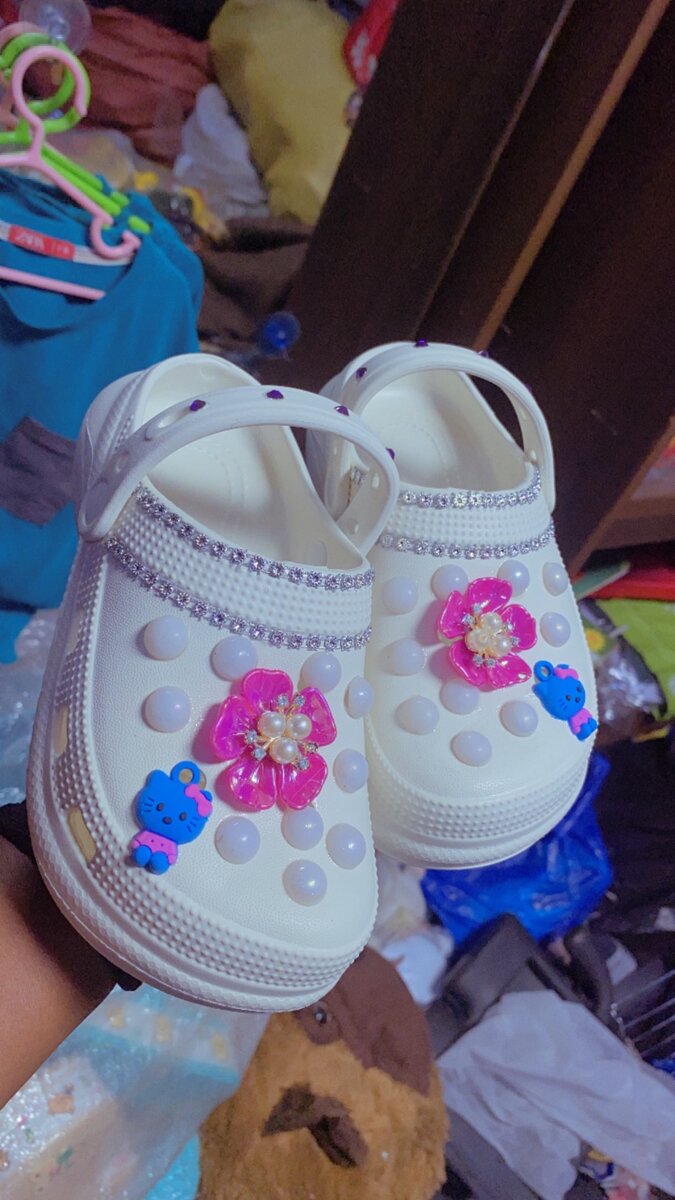 Kids fashionable crocs