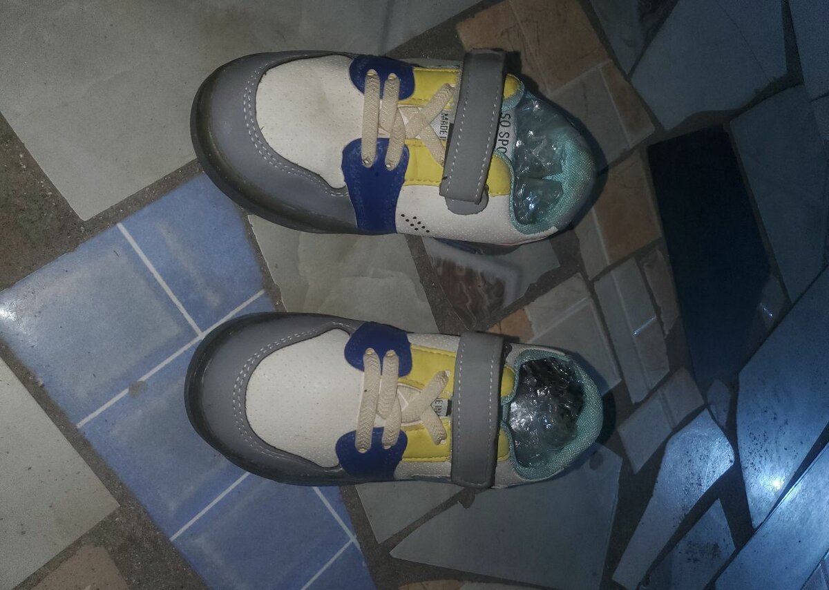 Super Chaussure sport enfant T-  30