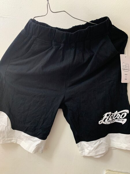 Shorts de sport noirs et blancs