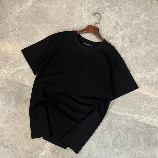 T-shirt noir élégant