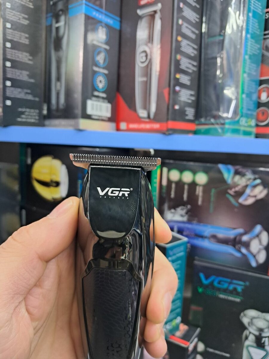 Тример для бороду внутри до 5м насадки есть