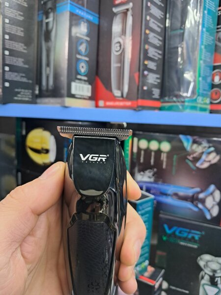 Тример для бороду внутри до 5м насадки есть