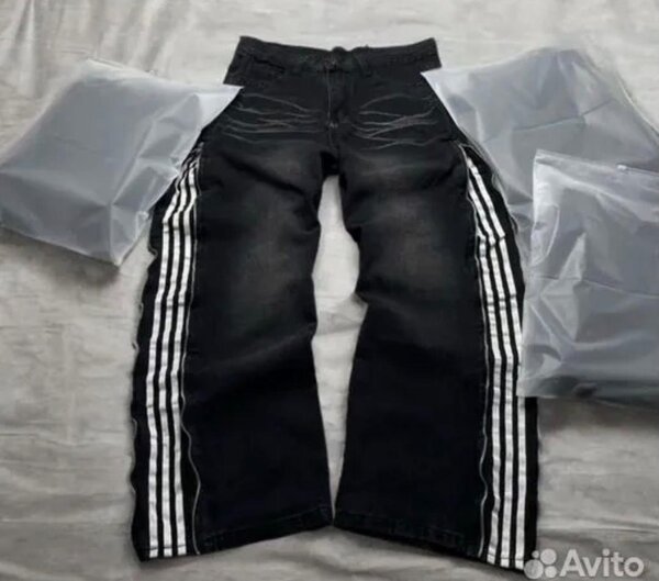 Pantalon noir à bandes blanches