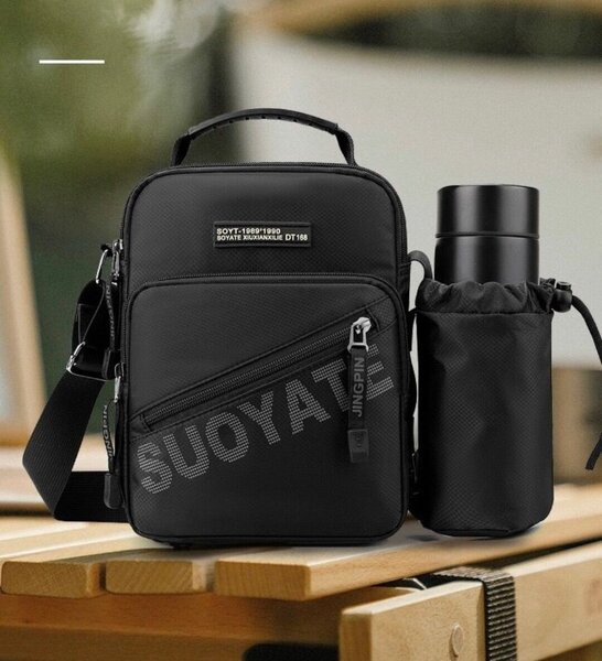 Sac à bandoulière plus gourde