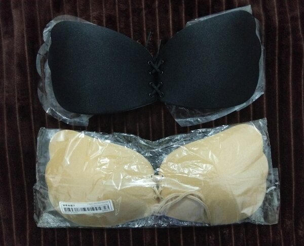 Soutien-gorge invisible adhésif