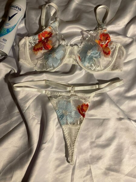 Ensemble lingerie brodé floral