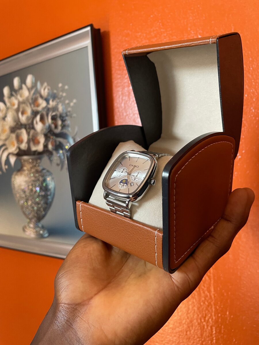 Casio carré cadran argenté