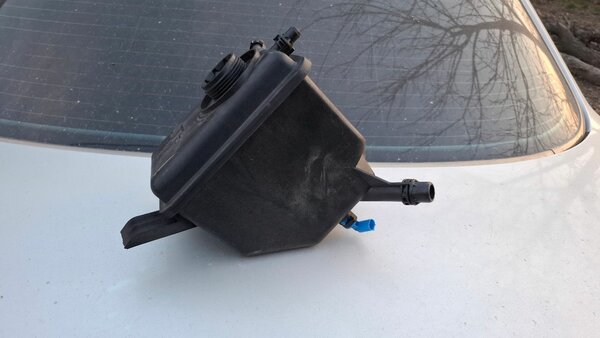 Расширительный бачок БМВ Е60