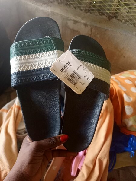 Tongs Adidas unisex confortables