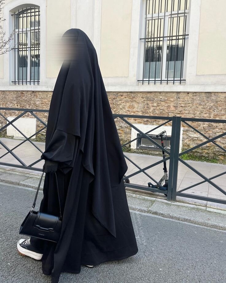 Abaya noire +khimar