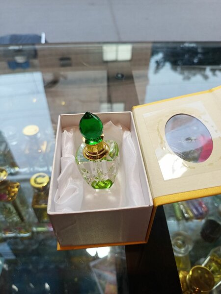 White oud  (with good packing 3 ml )