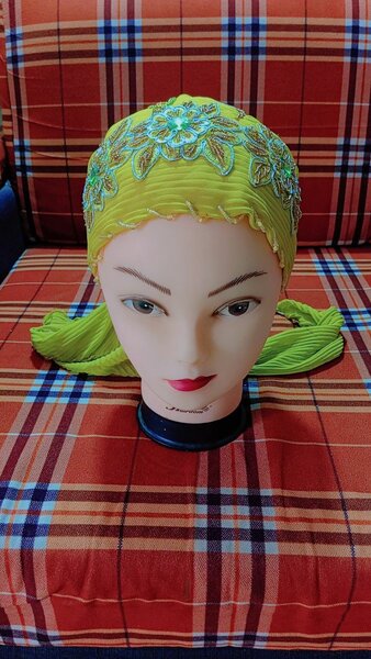 Turban brodé élégant femme