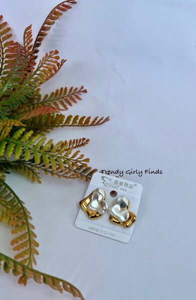 SOPHIE Statement earrings