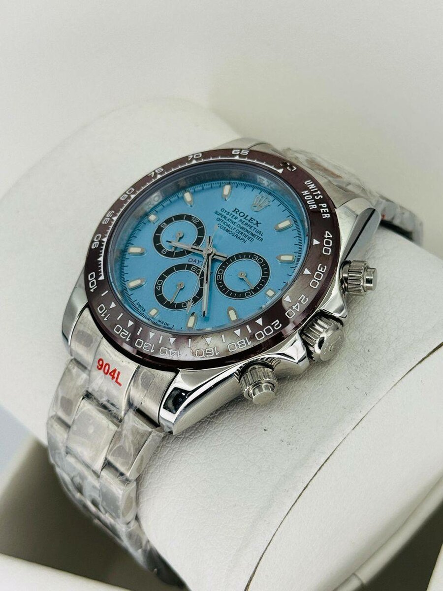 Montre de luxe en acier