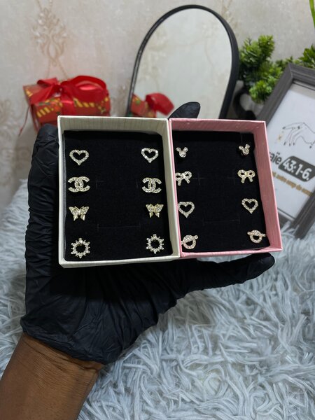 Lot de boucles d'oreilles élégantes