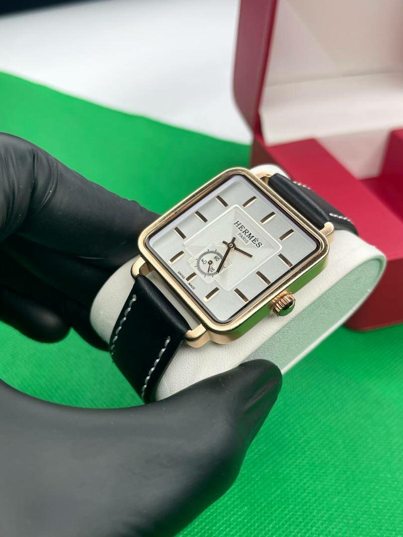 Montre Carrée Élégante Unisexe