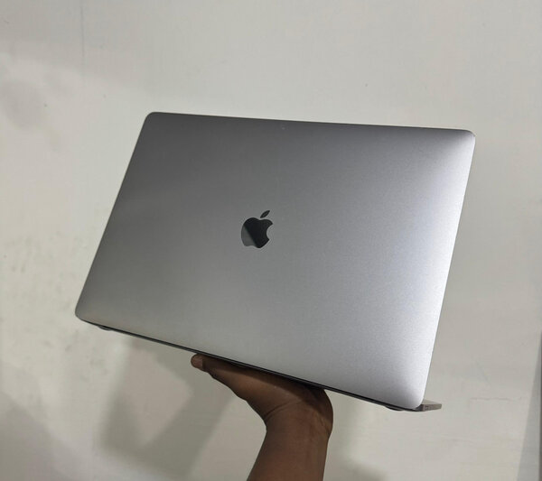 MacBookPro 2019 CORE i9 16/512