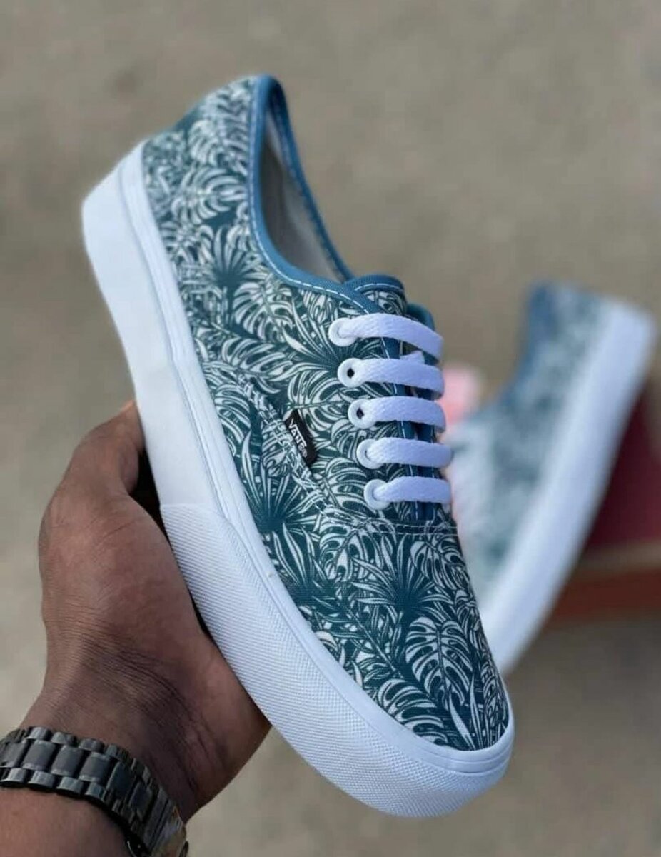 Baskets imprimées en toile