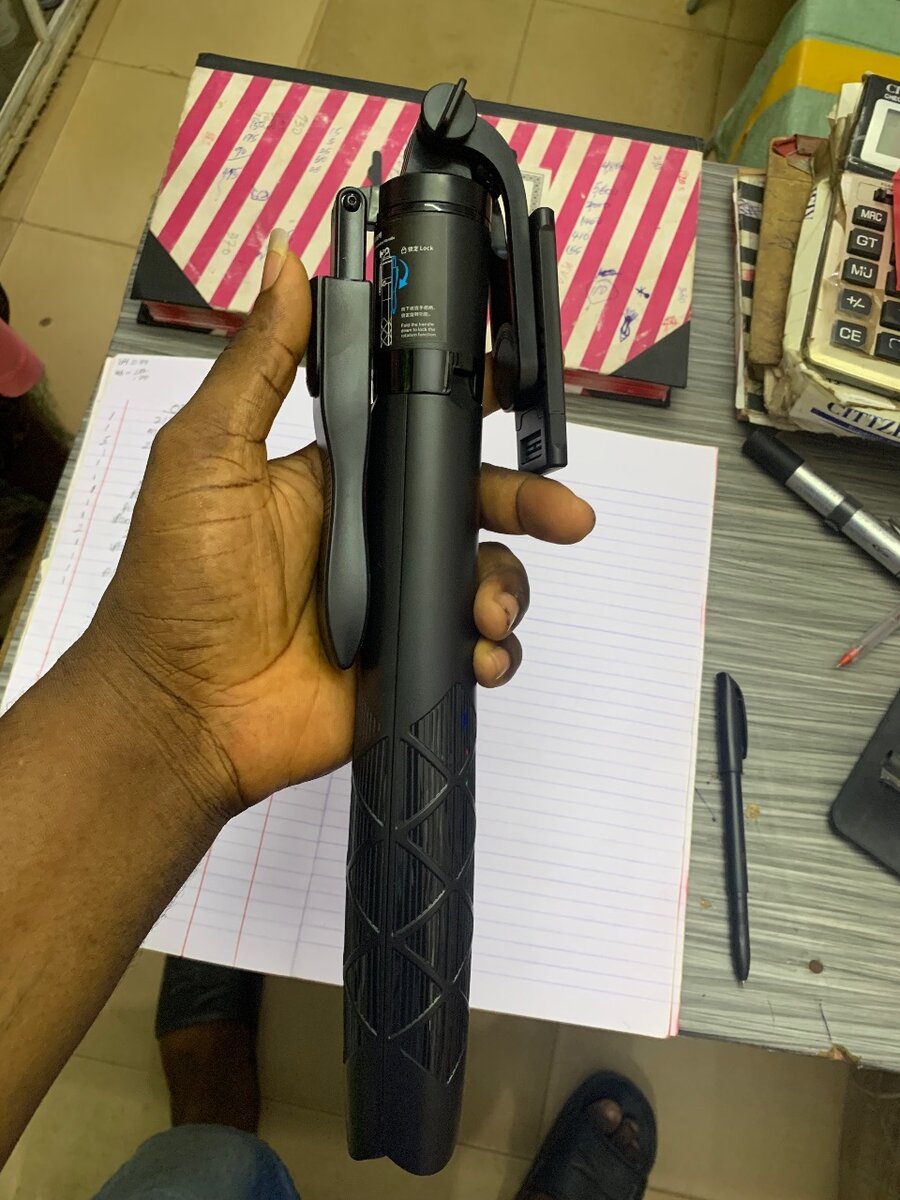 L16 selfie stick with tripod