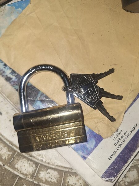 Cadenas robuste avec clés