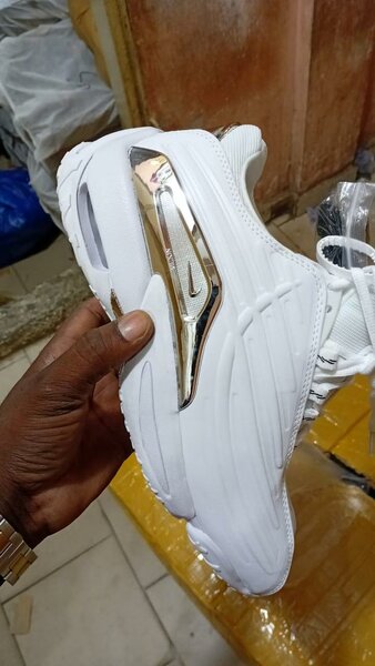 Baskets style futuriste