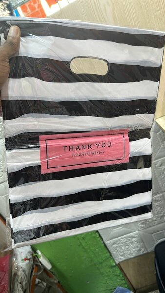 Sacs cadeaux rayés élégants