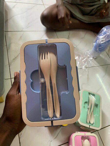 Boîte à lunch avec couverts